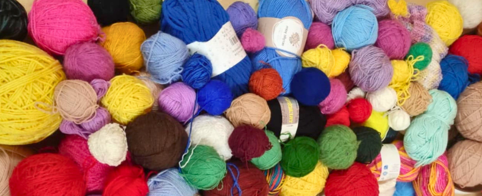 grafika dekoracyjna dotycząca kampanii otuleni dobrem